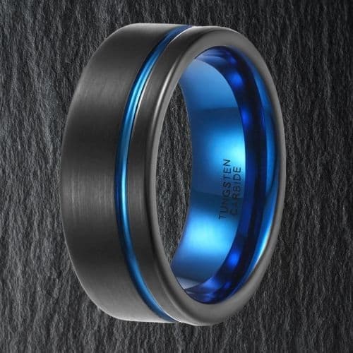 Anello nero per uomo con scanalatura blu
