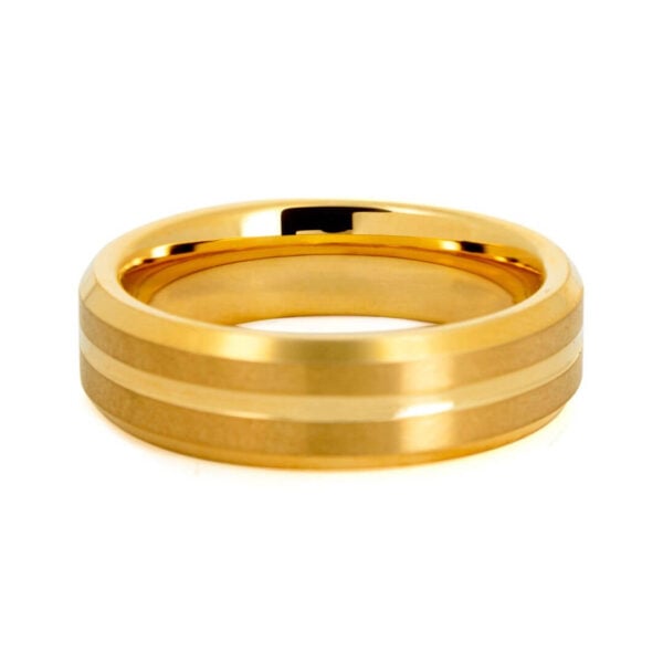 Elegante anello in tungsteno dorato per uomo