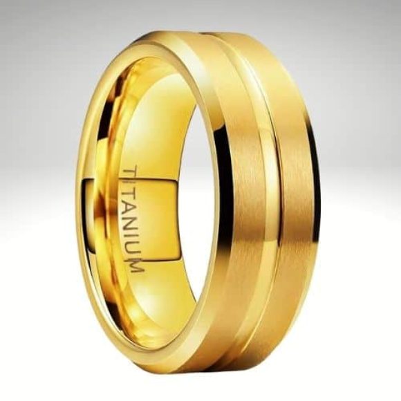 Anello da uomo in titanio oro