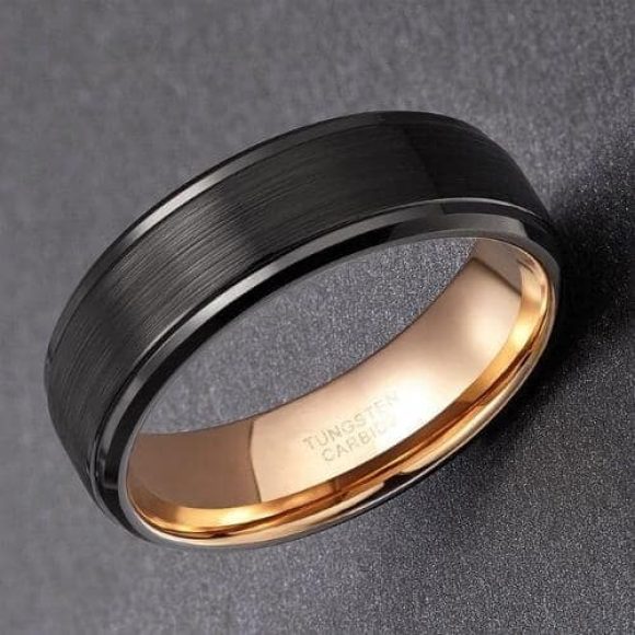 anello da uomo nero in tungsteno spazzolato con oro rosa all'interno, design in stile moderno