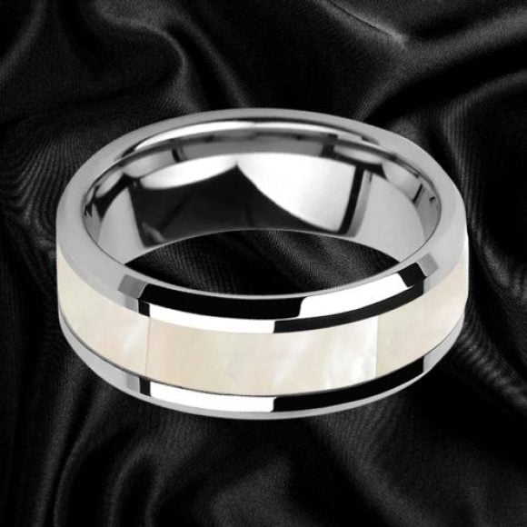 Anello in carburo di tungsteno per uomo con intarsio in madreperla bianca