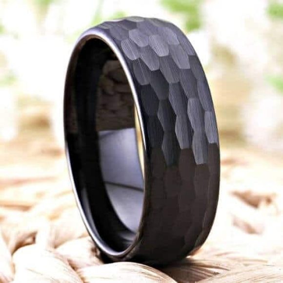 Anello da uomo nero martellato - Design moderno in tungsteno da 8 mm