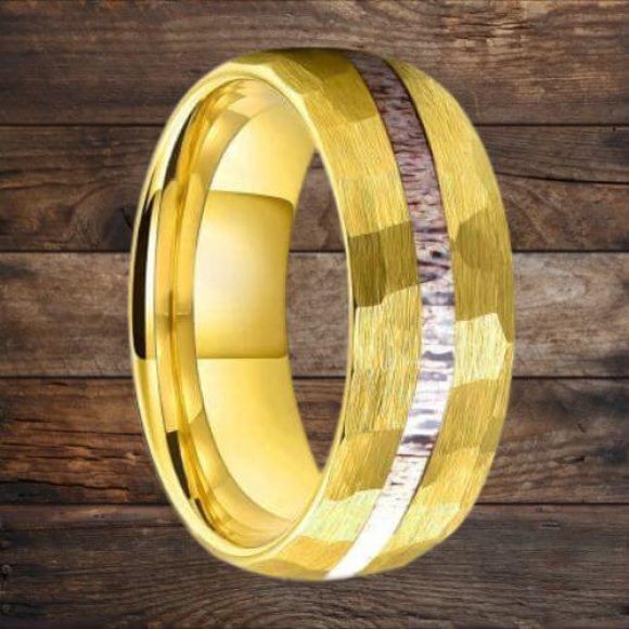 Anello da uomo in tungsteno con anello in tungsteno martellato in oro con intarsio di corna